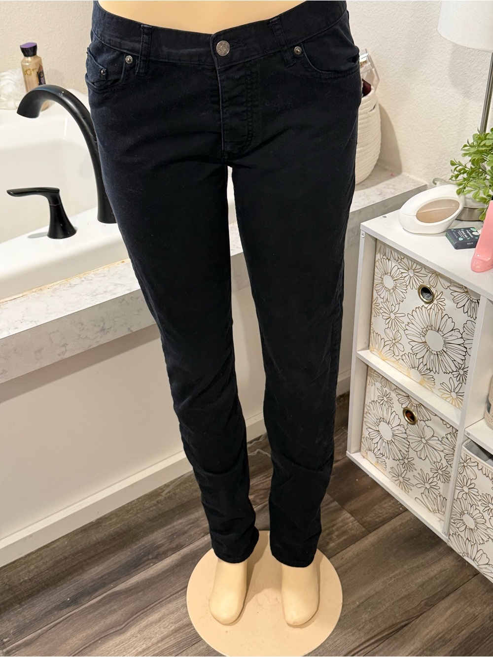 H&M Black Slim Fit Jeans – Size 32 🖤